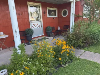 Property at 1669 Groveland Ave, Youngstown, NY 14174