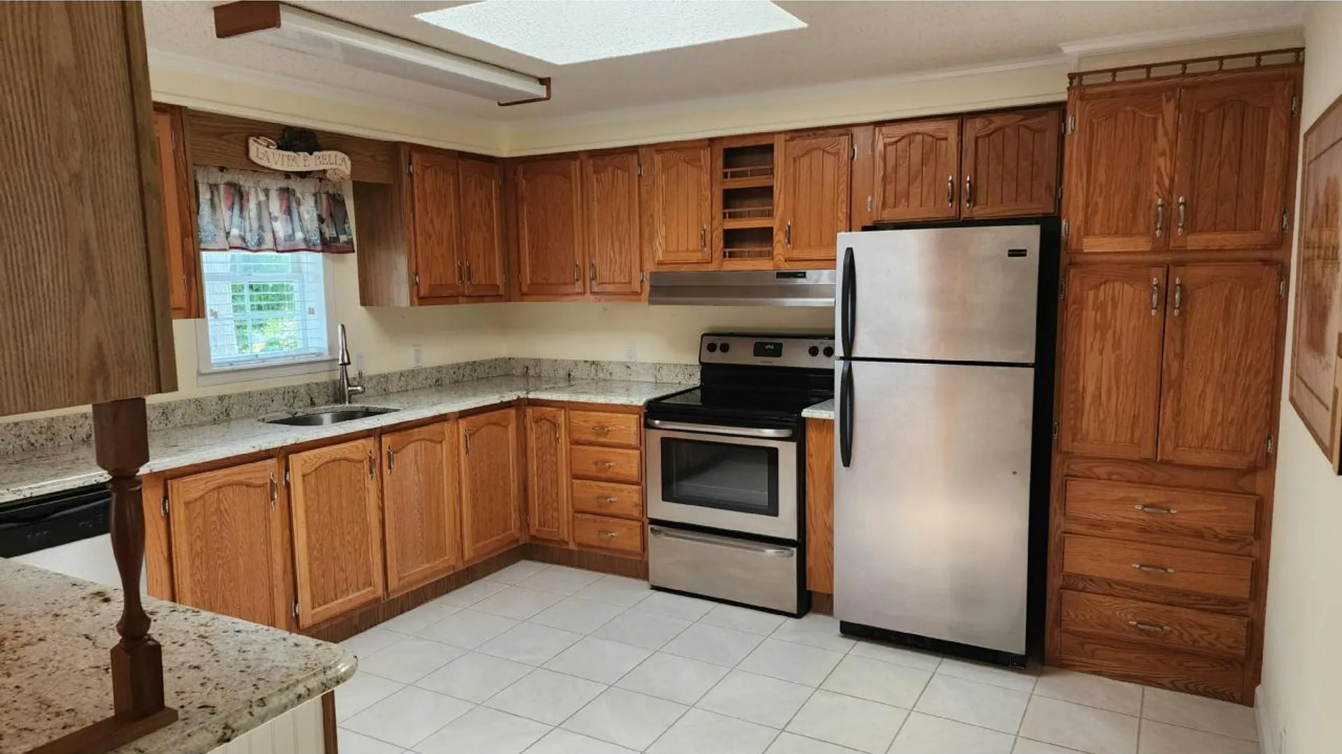 Property at 638 Fresh Pond Ave, Calverton, NY 11933 4
