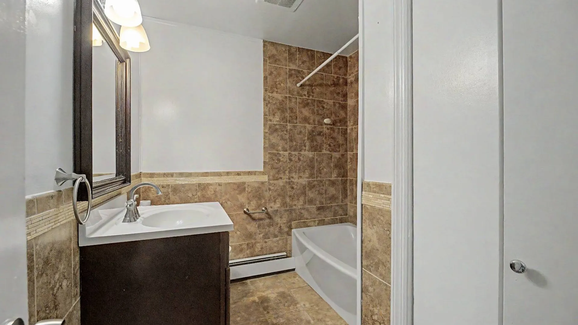 Property at 28 Roundhill Dr, Yonkers, NY 10710 9