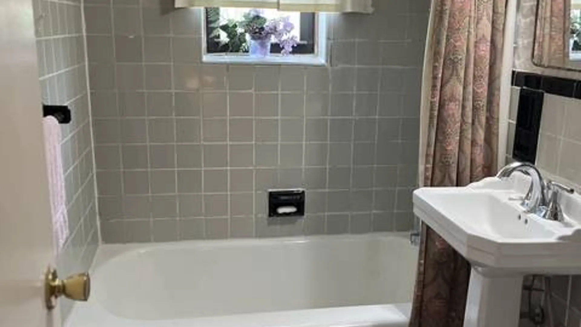 Property at 740 East 232nd St, Bronx, NY 10466 3