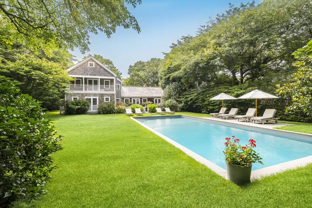 Property at 18 Gansett Lane, Amagansett, NY 11930