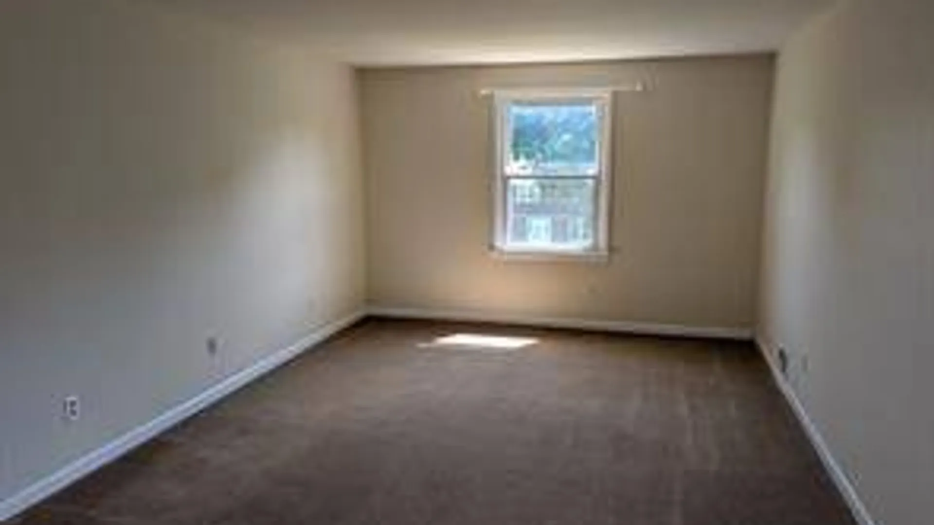 Property at 15 Crestview Dr, Pittsford, NY 14534 4