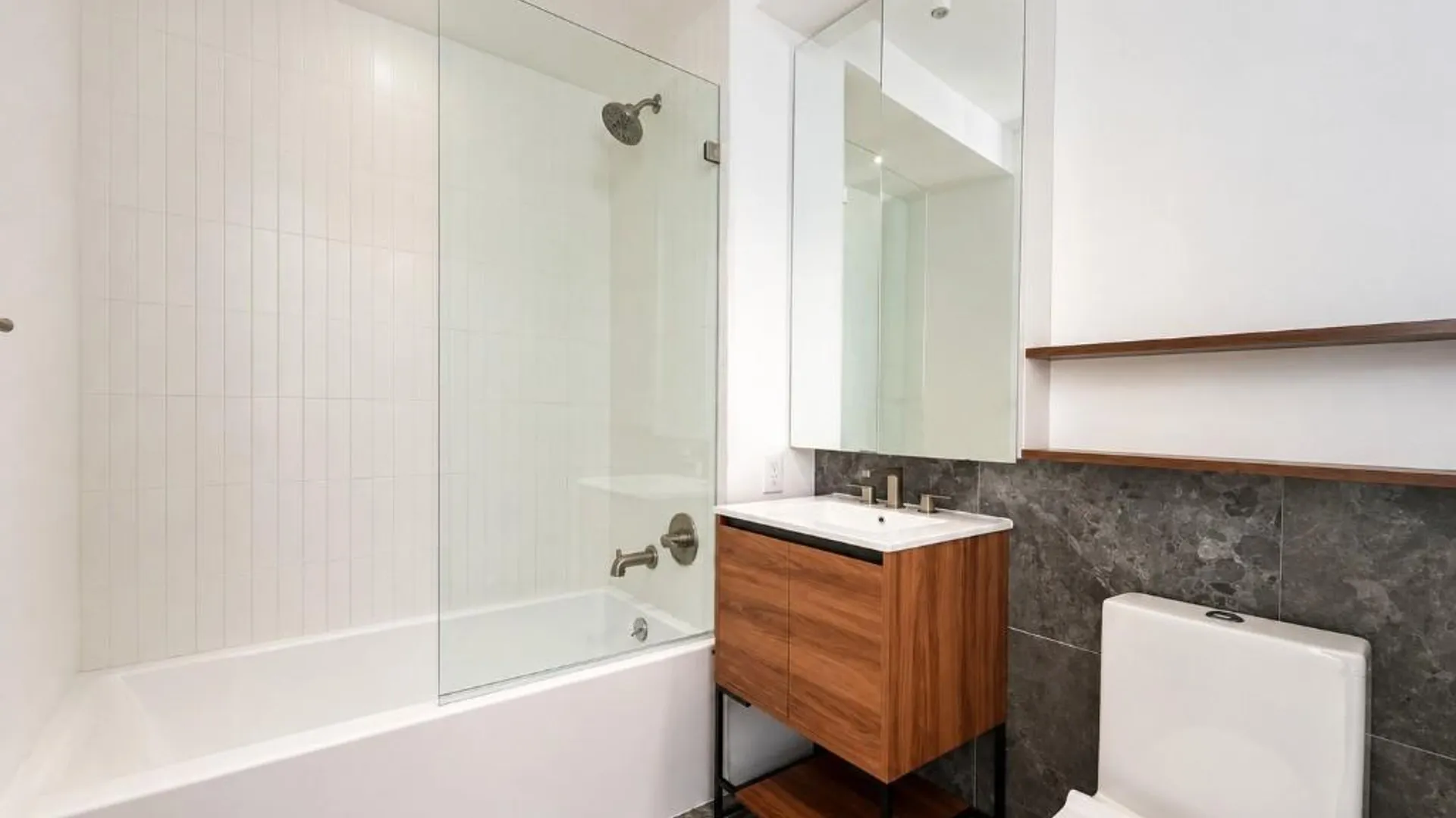Property at 150 Noll St, BROOKLYN, NY 11206 6