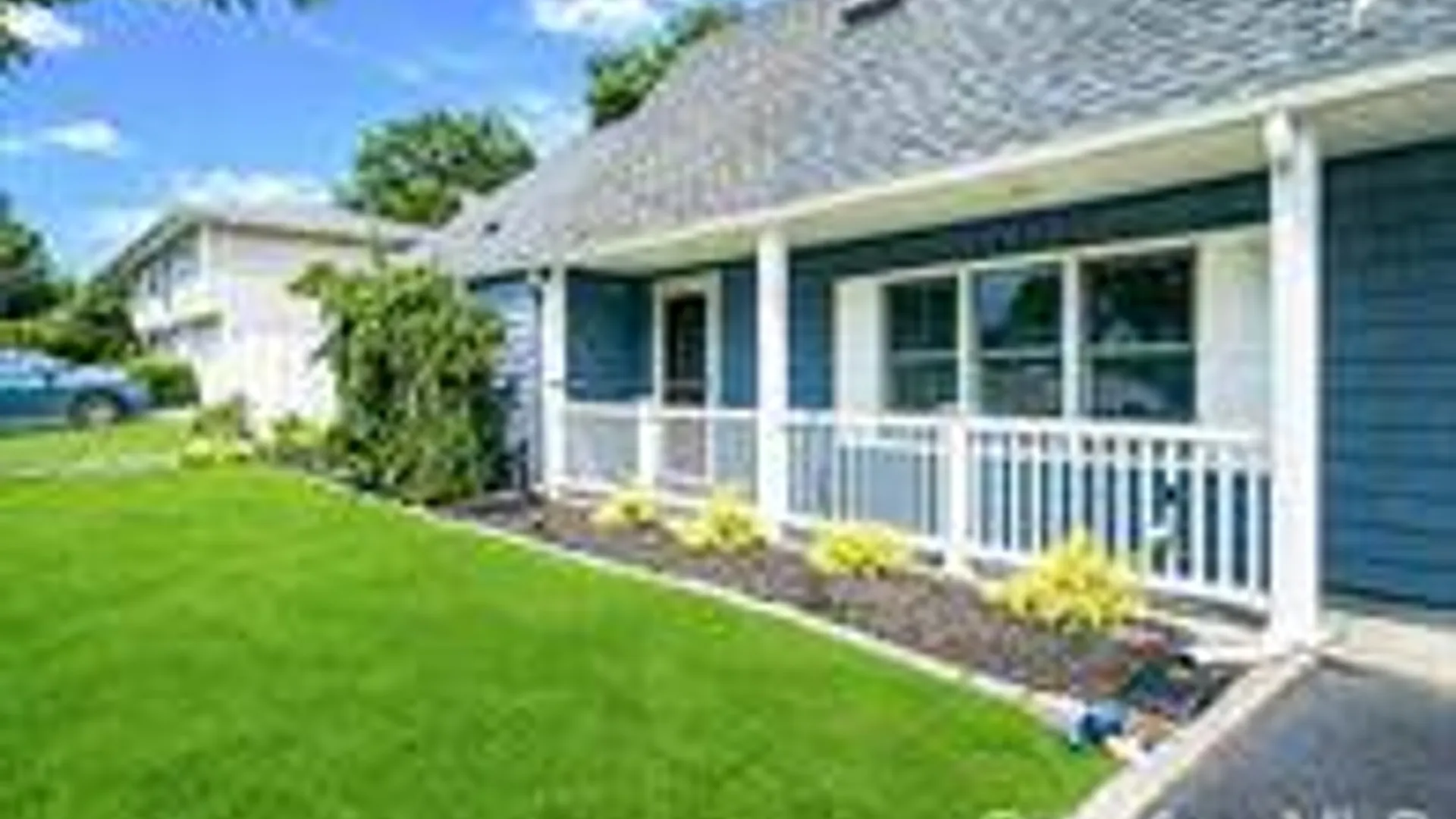 Property at 5 Horseshoe Drive, Holbrook, NY 11741 3