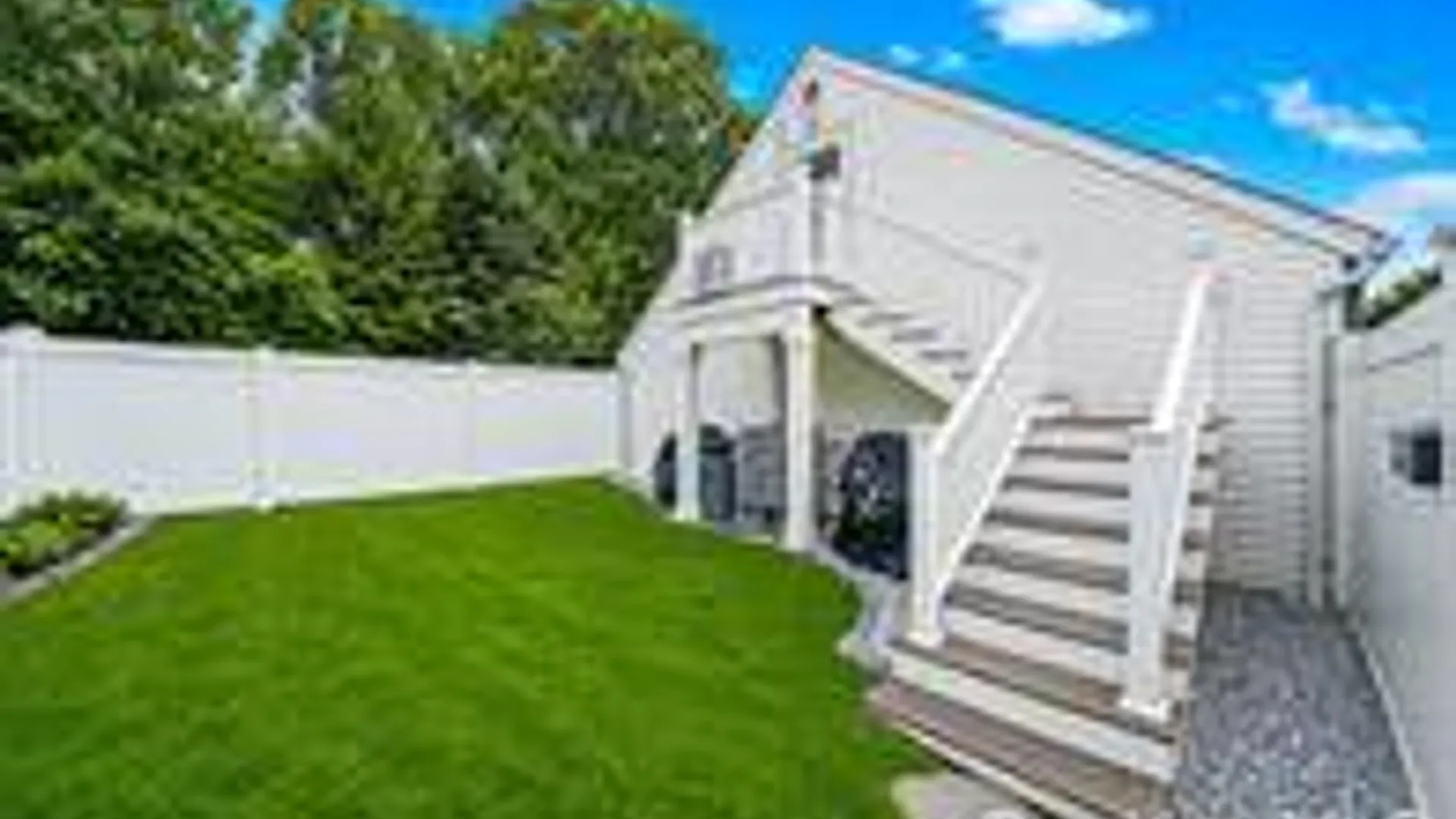Property at 5 Horseshoe Drive, Holbrook, NY 11741 5