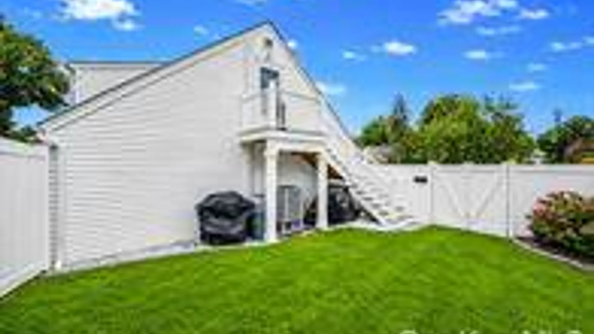 Property at 5 Horseshoe Drive, Holbrook, NY 11741 6