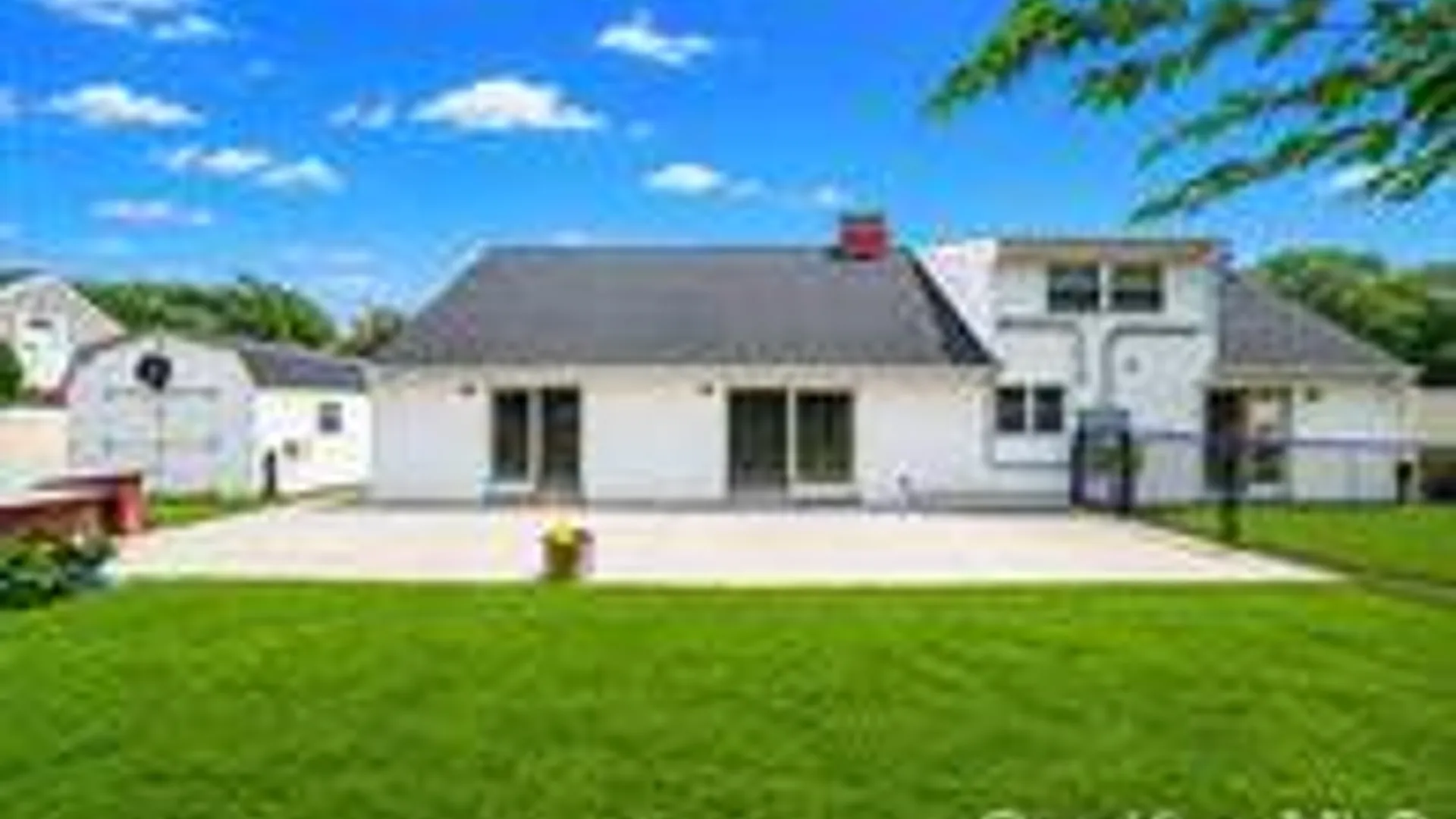 Property at 5 Horseshoe Drive, Holbrook, NY 11741 11