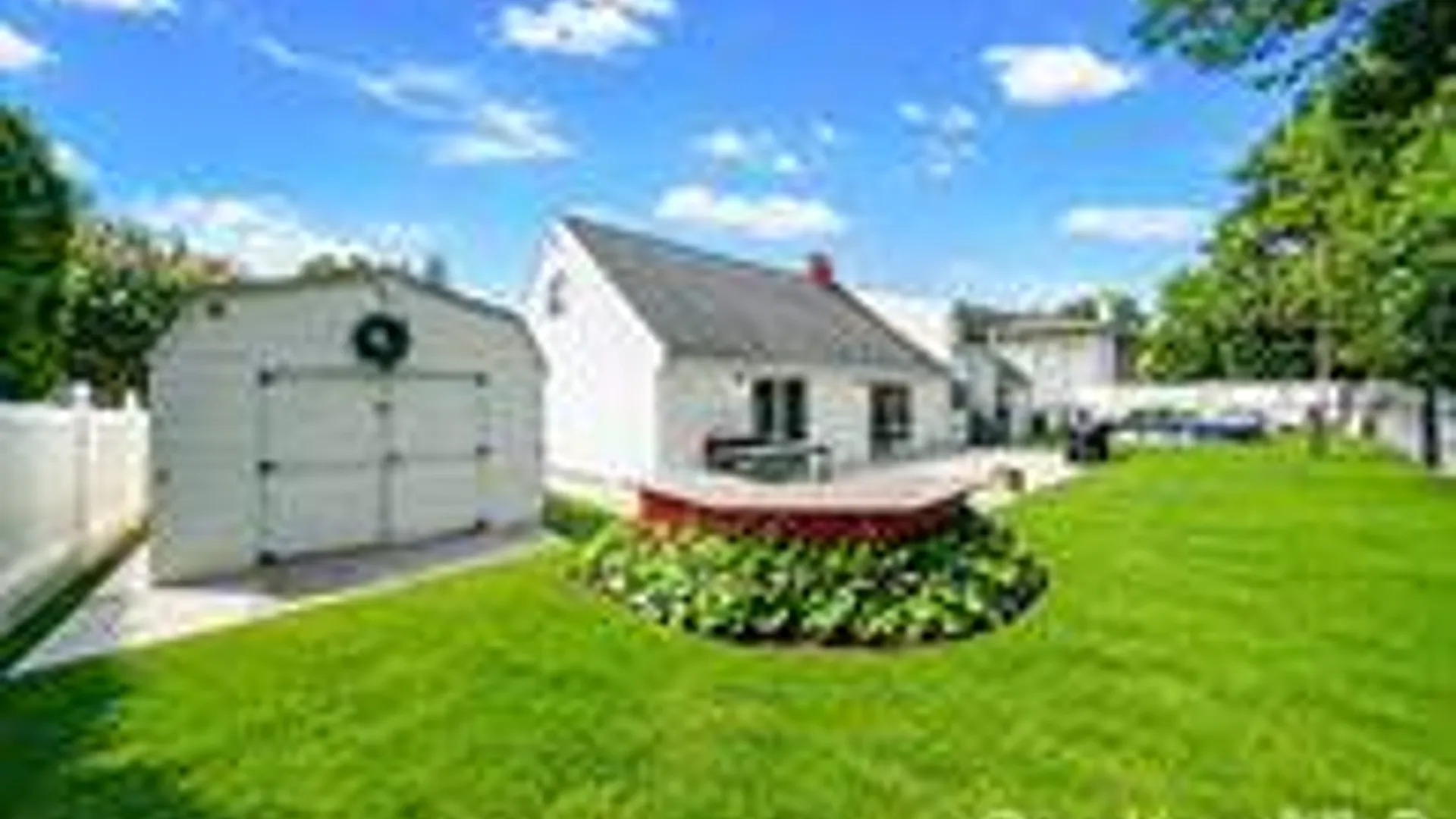 Property at 5 Horseshoe Drive, Holbrook, NY 11741 12