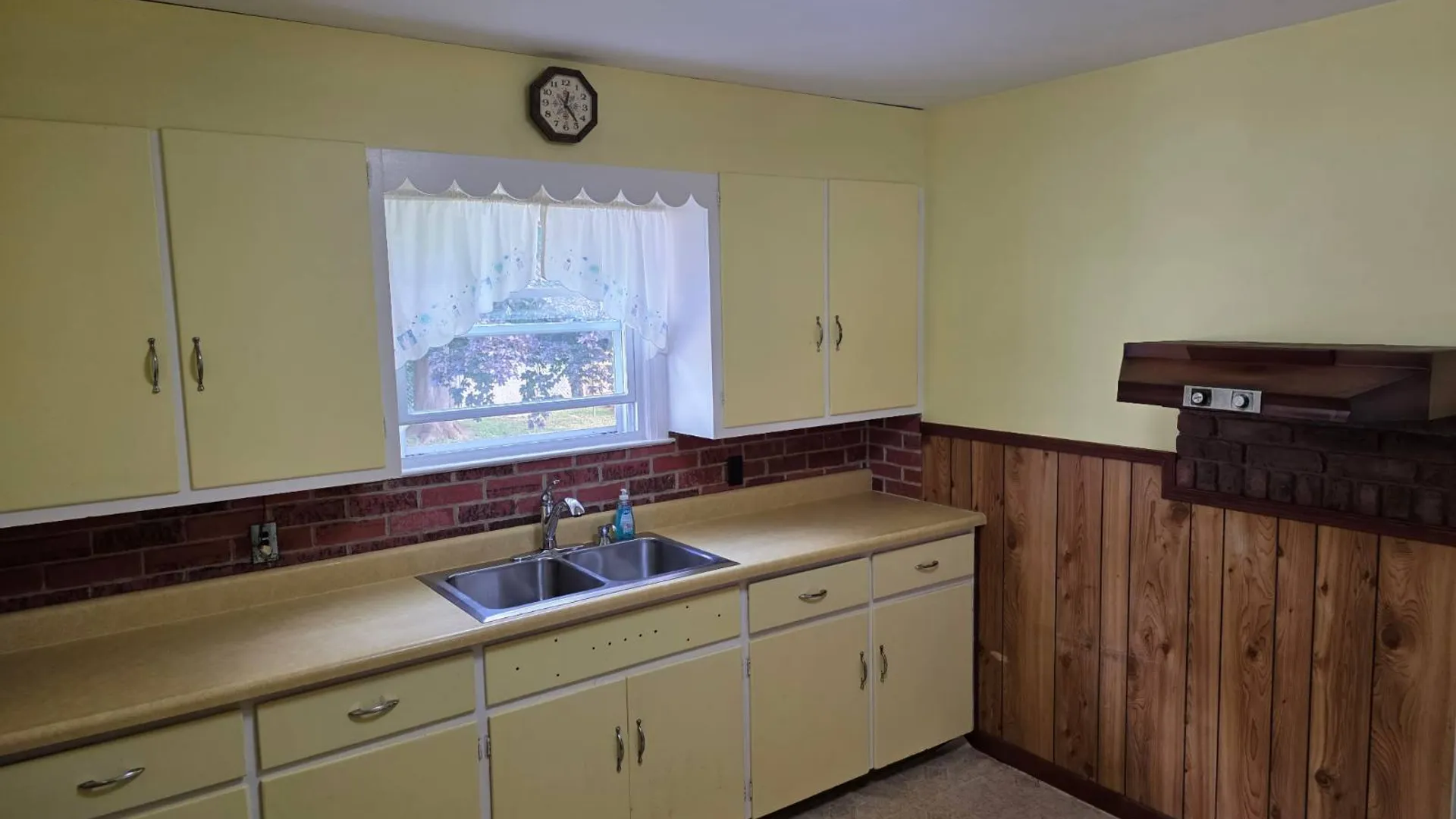 Property at 5514 Woodlawn Pl, Utica, NY 13502 4