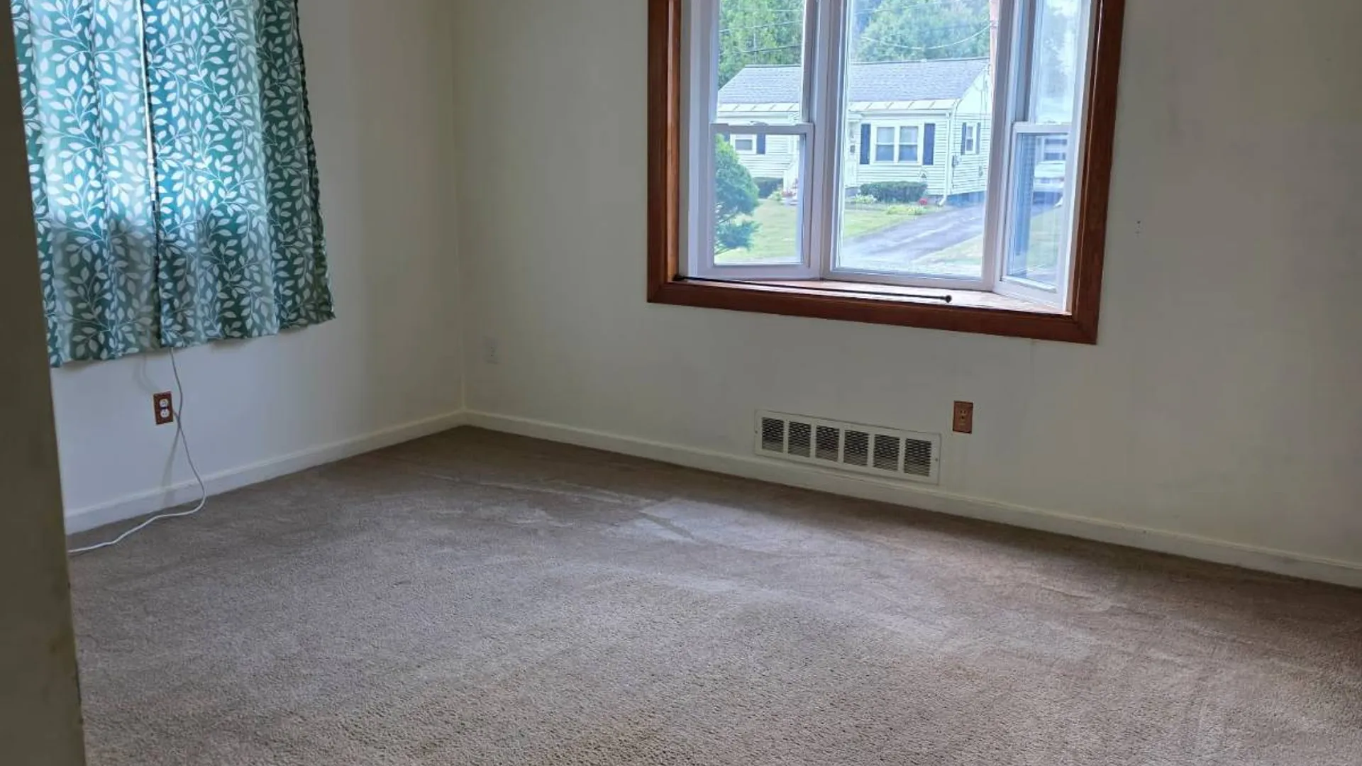 Property at 5514 Woodlawn Pl, Utica, NY 13502 8