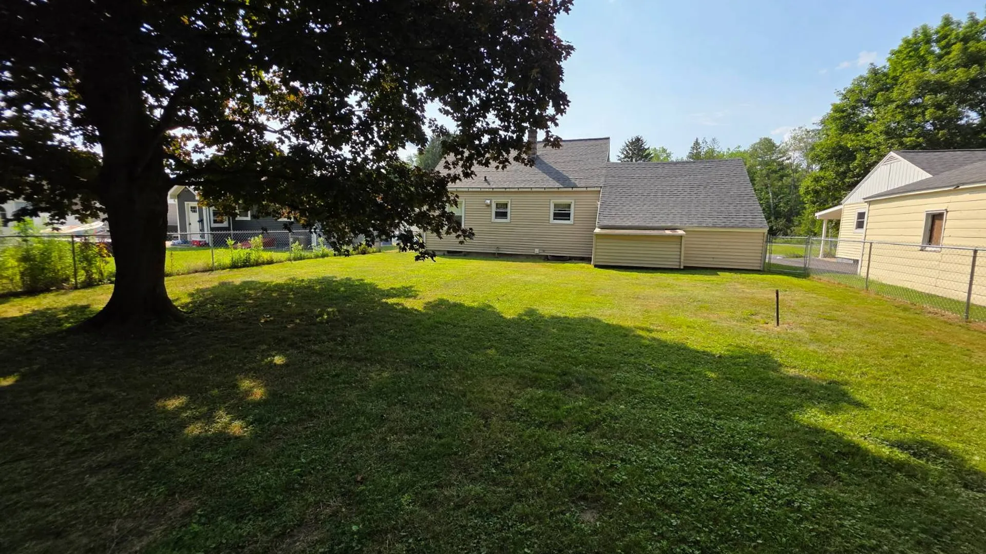 Property at 5514 Woodlawn Pl, Utica, NY 13502 3