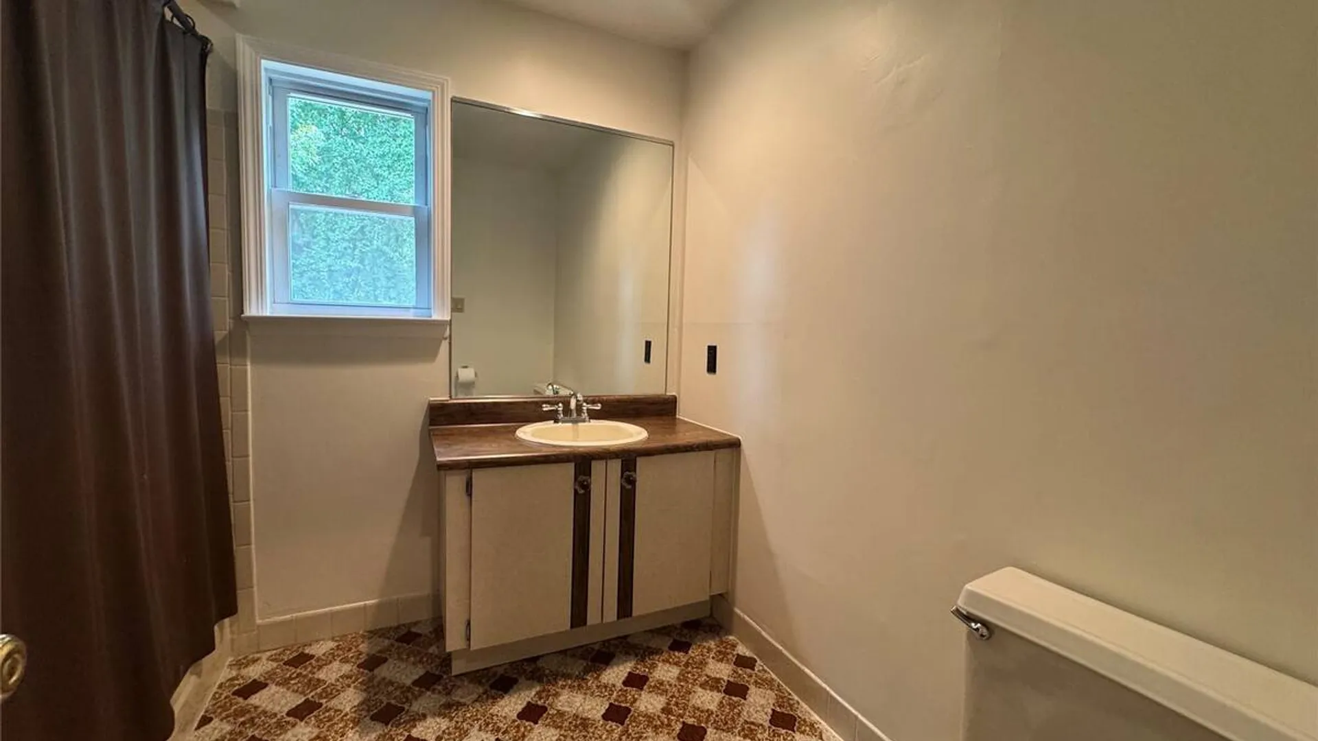 Property at 15 Stonehurst Lane, Dix Hills, NY 11746 24