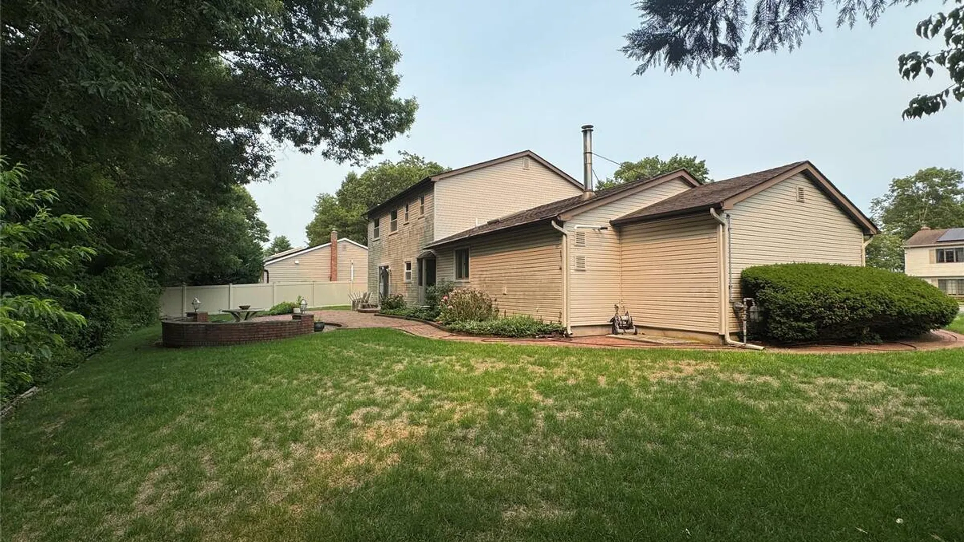 Property at 15 Stonehurst Lane, Dix Hills, NY 11746 28