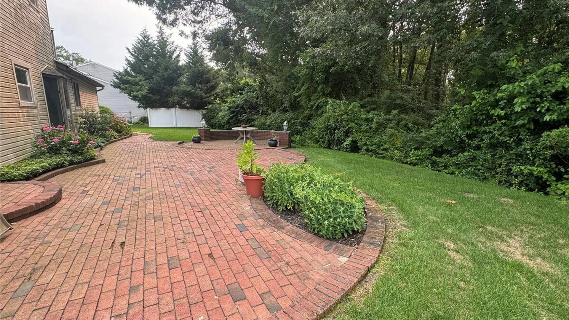 Property at 15 Stonehurst Lane, Dix Hills, NY 11746 25