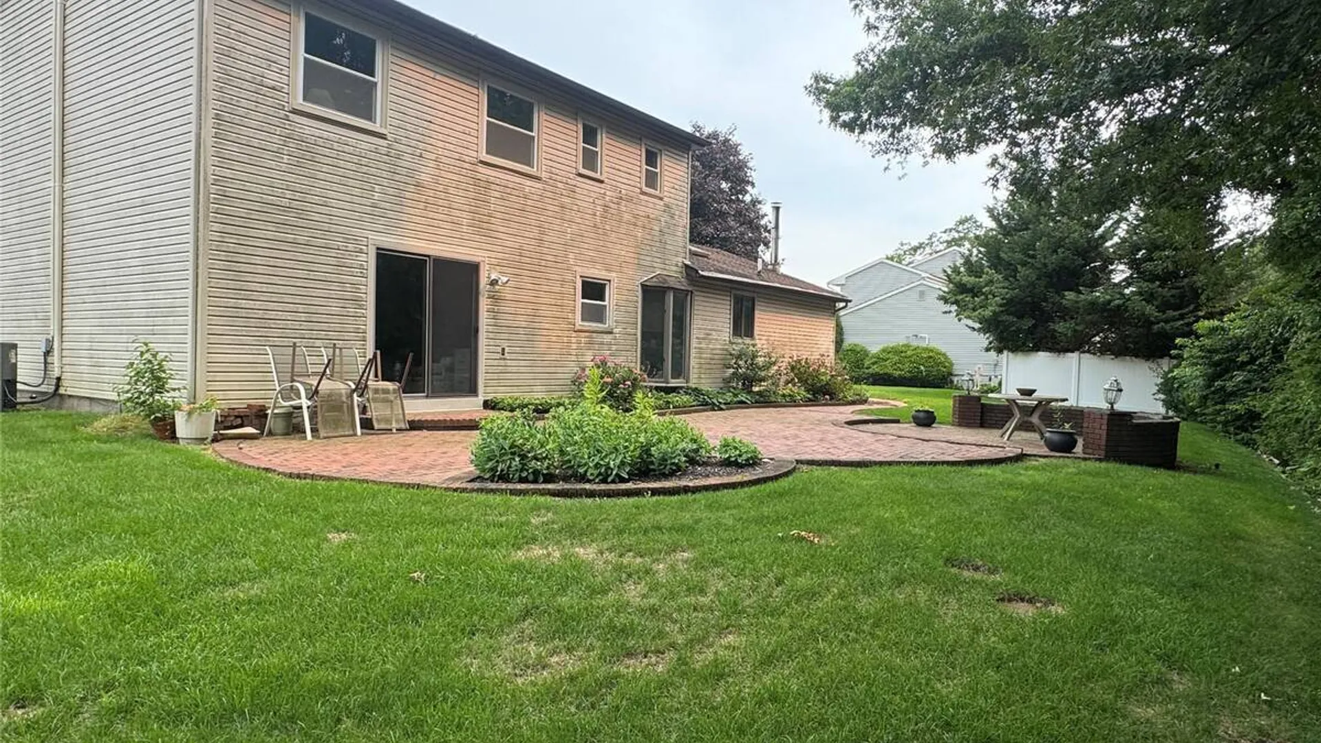 Property at 15 Stonehurst Lane, Dix Hills, NY 11746 26