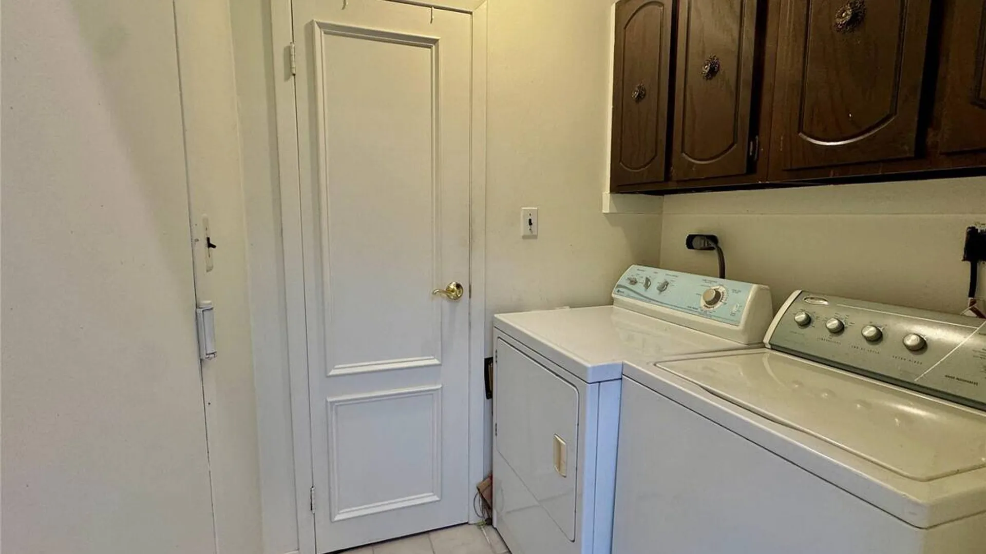 Property at 15 Stonehurst Lane, Dix Hills, NY 11746 16