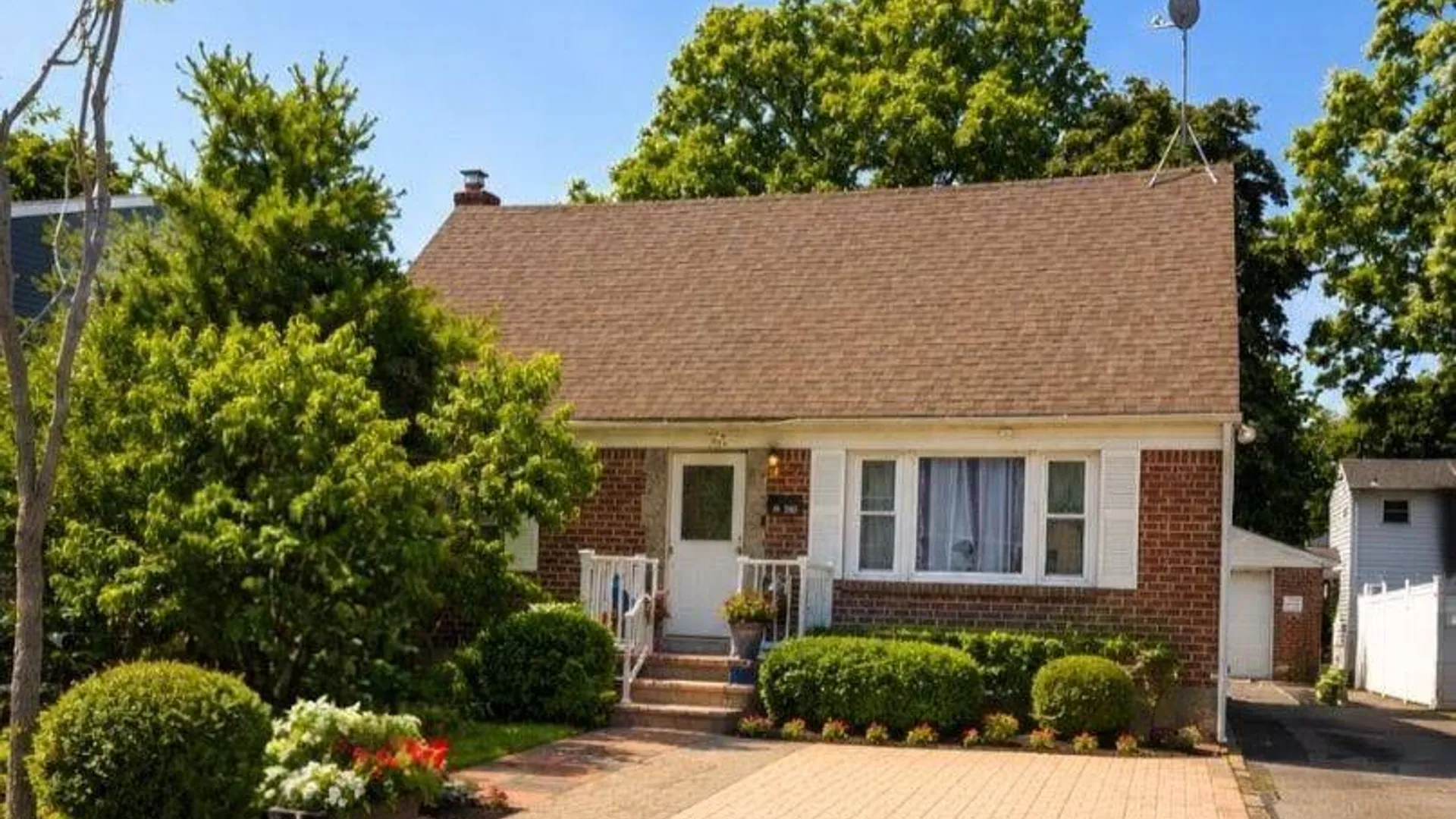 Property at 359 Magnolia Avenue, Westbury, NY 11590 4