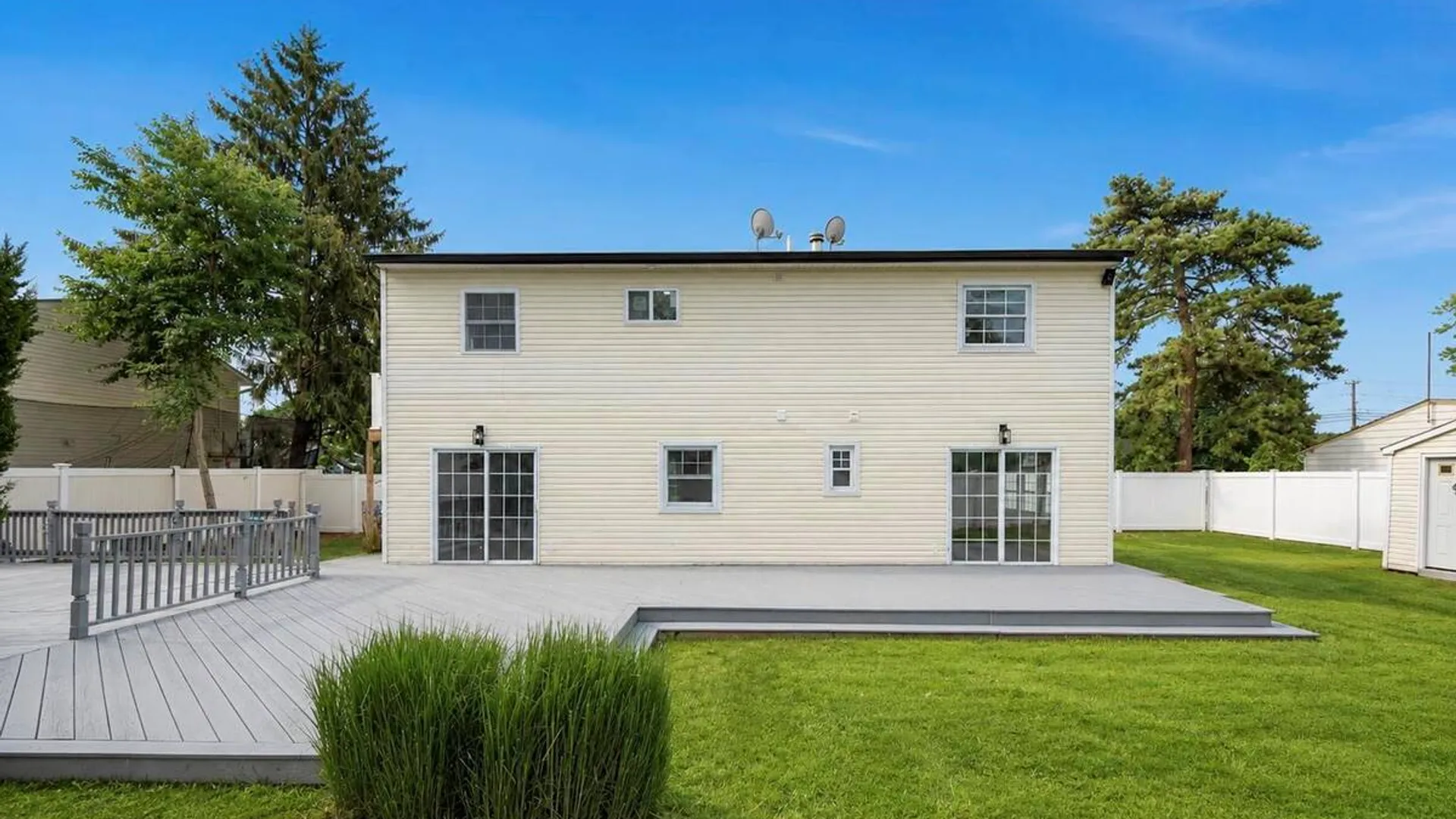 Property at 779 Peconic Avenue, West Babylon, NY 11704 6