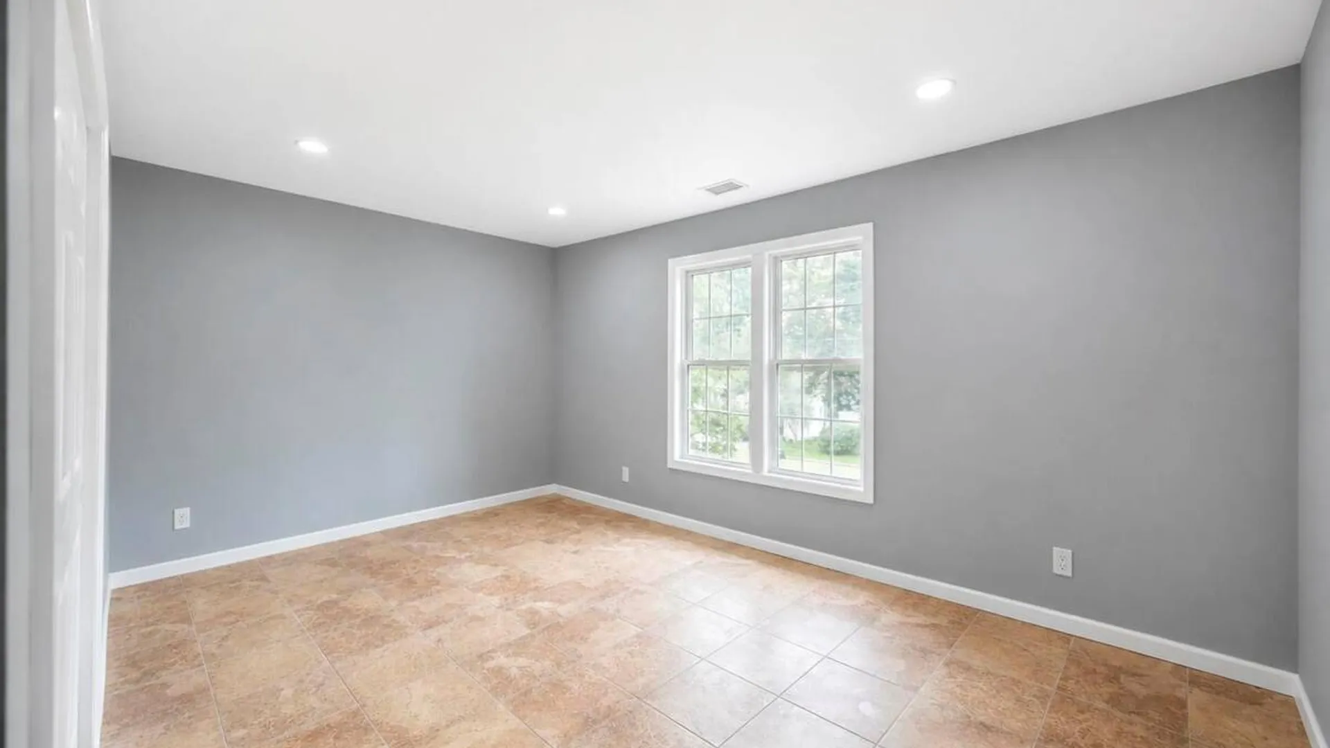 Property at 779 Peconic Avenue, West Babylon, NY 11704 23