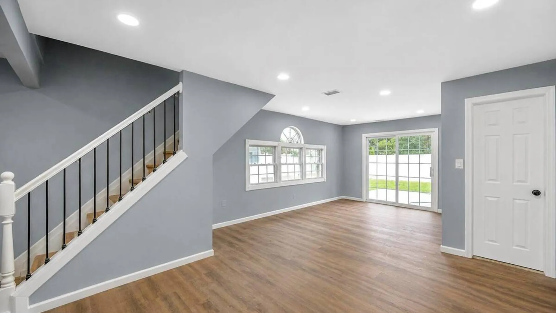 Property at 779 Peconic Avenue, West Babylon, NY 11704 28
