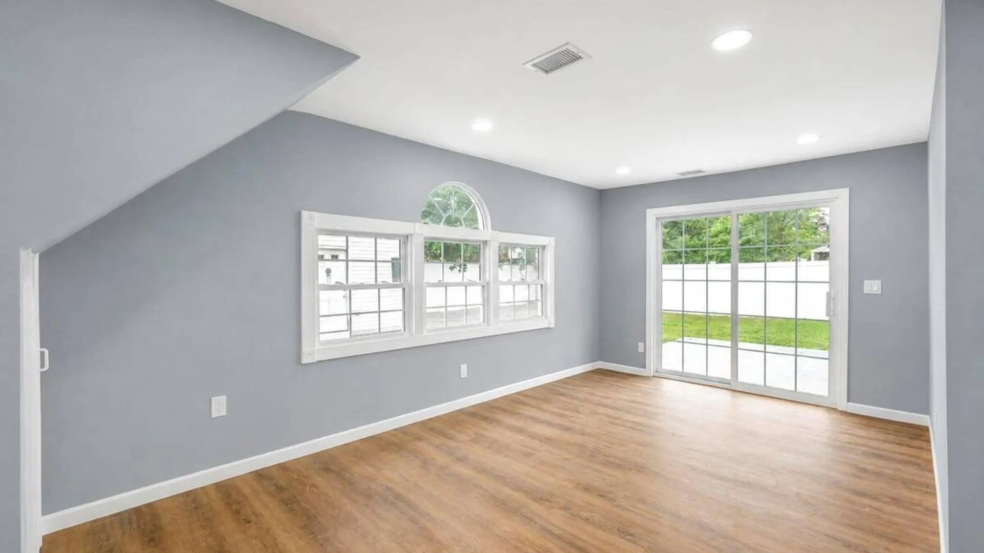 Property at 779 Peconic Avenue, West Babylon, NY 11704 31
