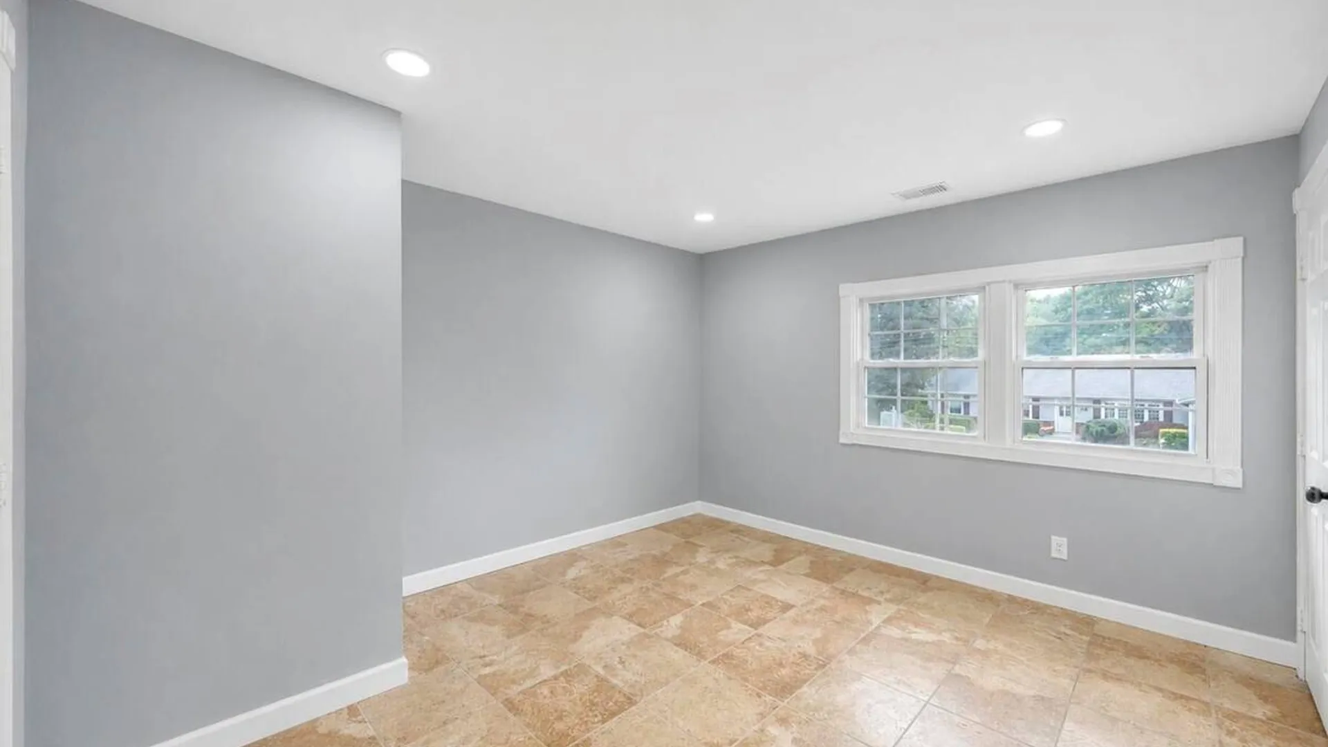 Property at 779 Peconic Avenue, West Babylon, NY 11704 35