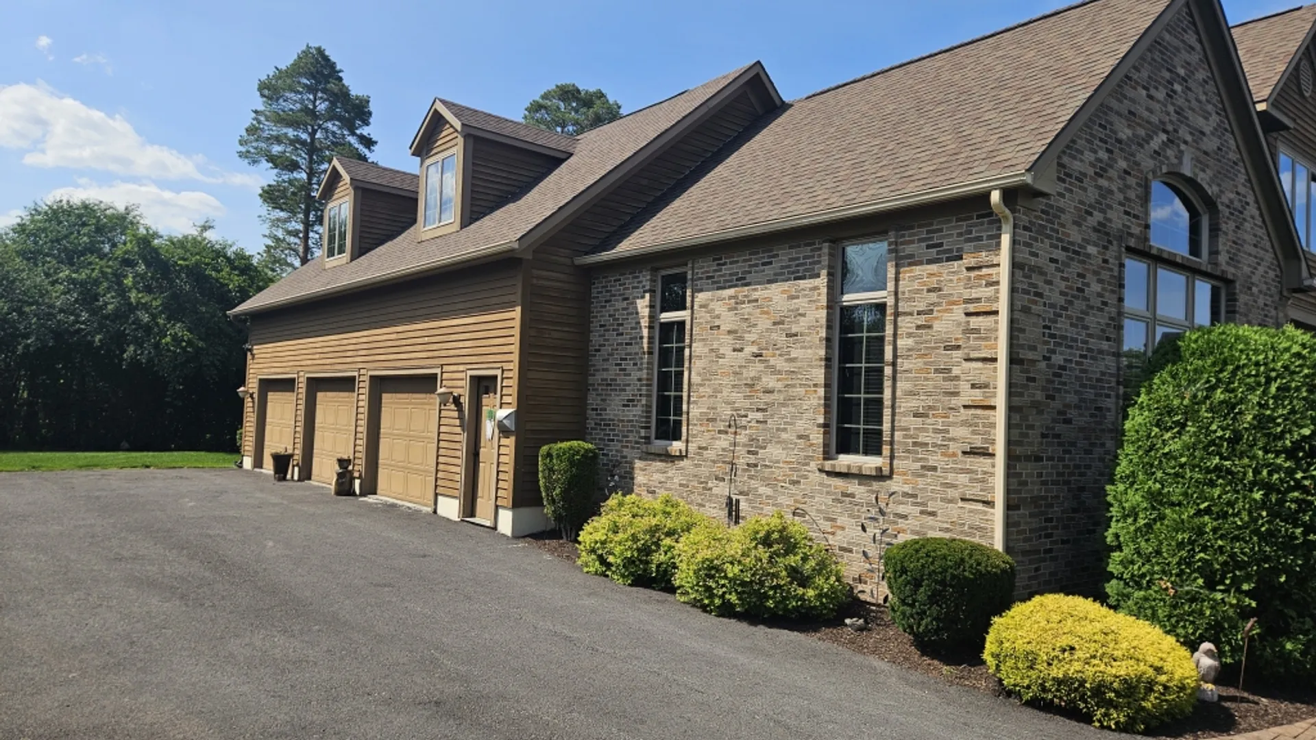 Property at 7705 Foxtail Pnes, Liverpool, NY 13090 6