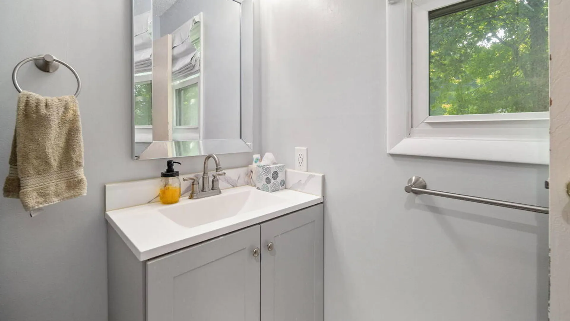 Property at 20 Longwood Drive, Clifton Park, NY 12065 27