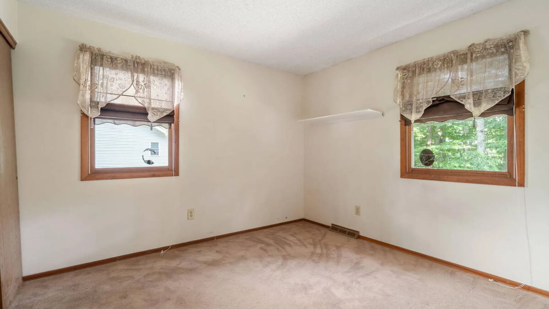 Property at 20 Longwood Drive, Clifton Park, NY 12065 29