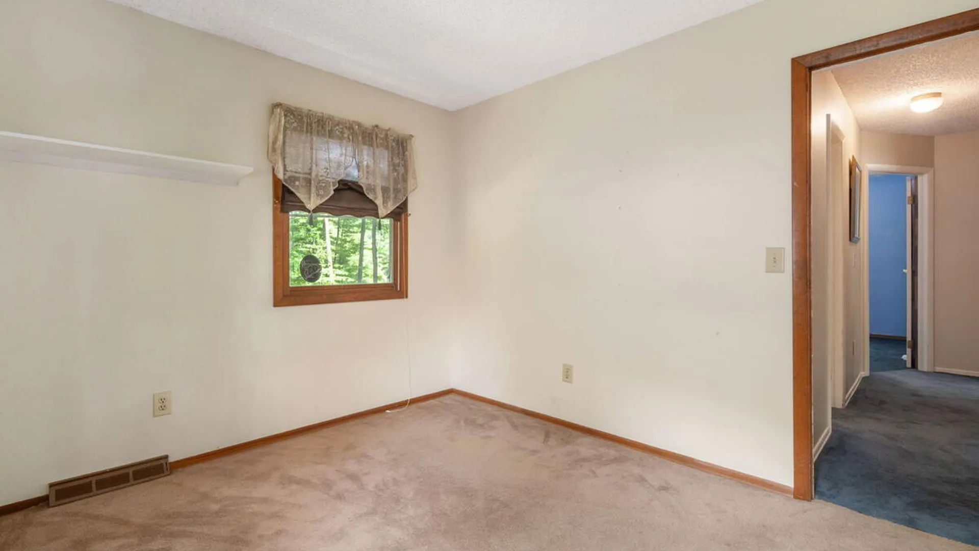 Property at 20 Longwood Drive, Clifton Park, NY 12065 31
