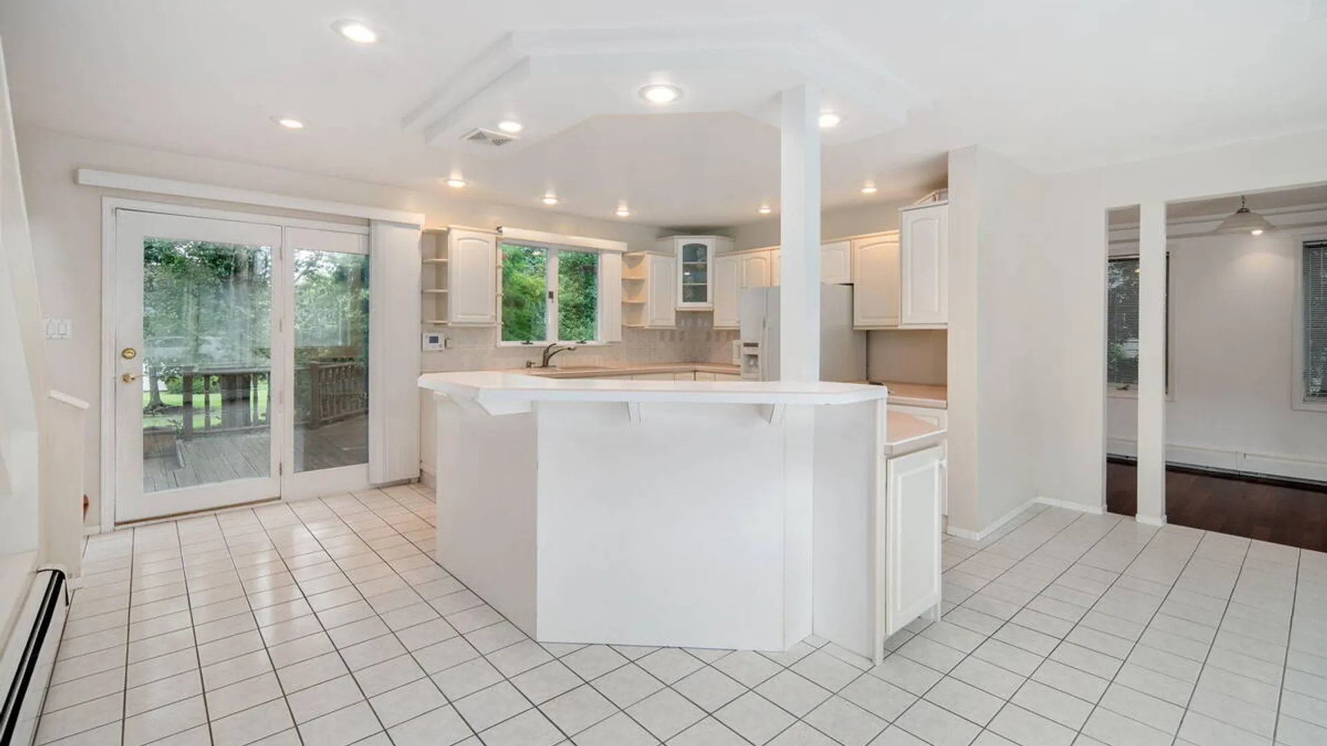 Property at 6 Quaker Drive, Colonie, NY 12309 17