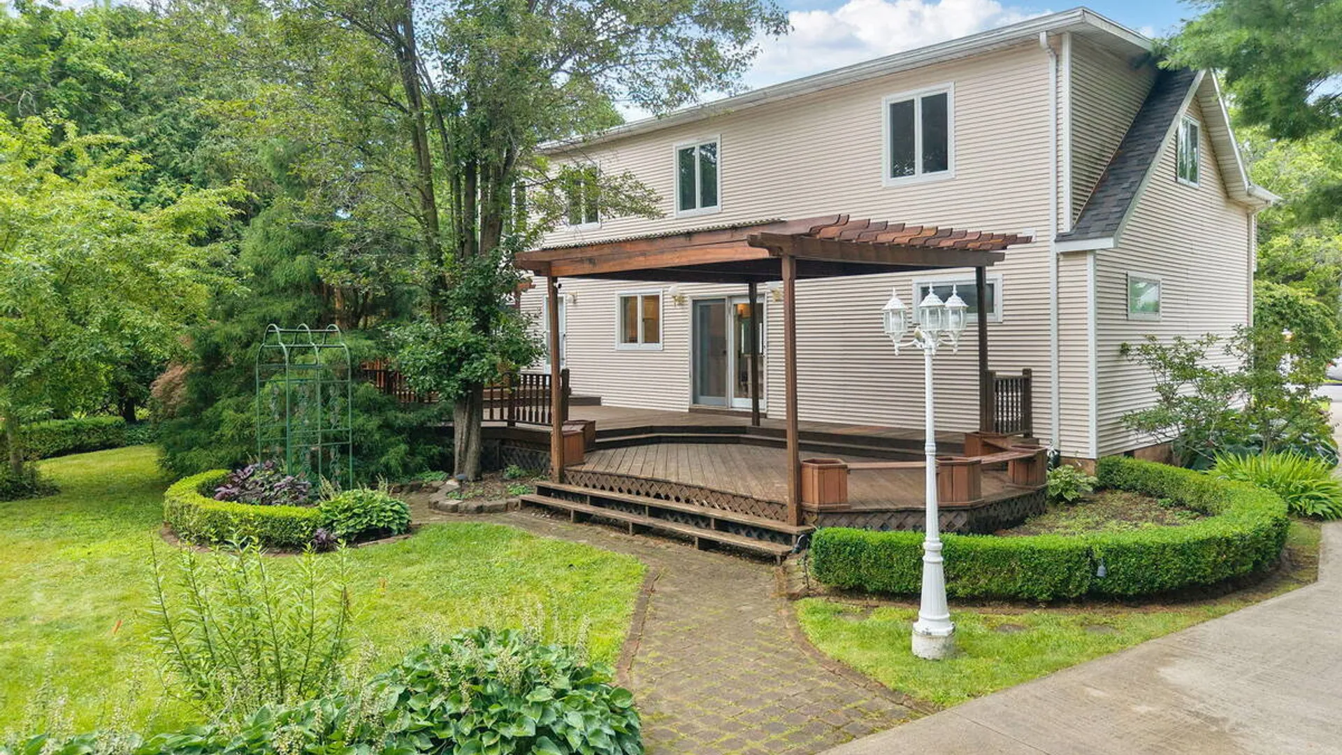 Property at 6 Quaker Drive, Colonie, NY 12309 51