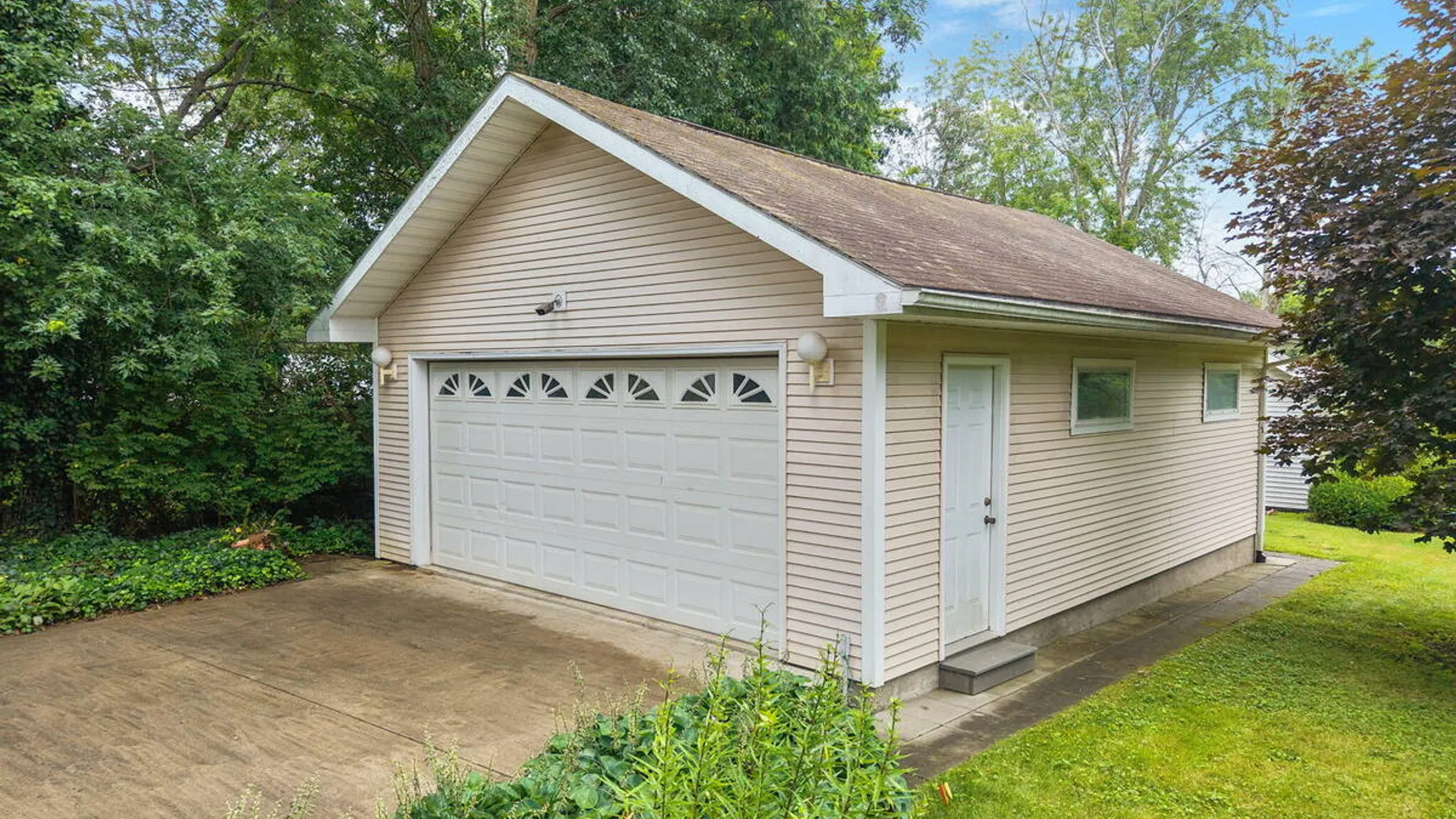 Property at 6 Quaker Drive, Colonie, NY 12309 55