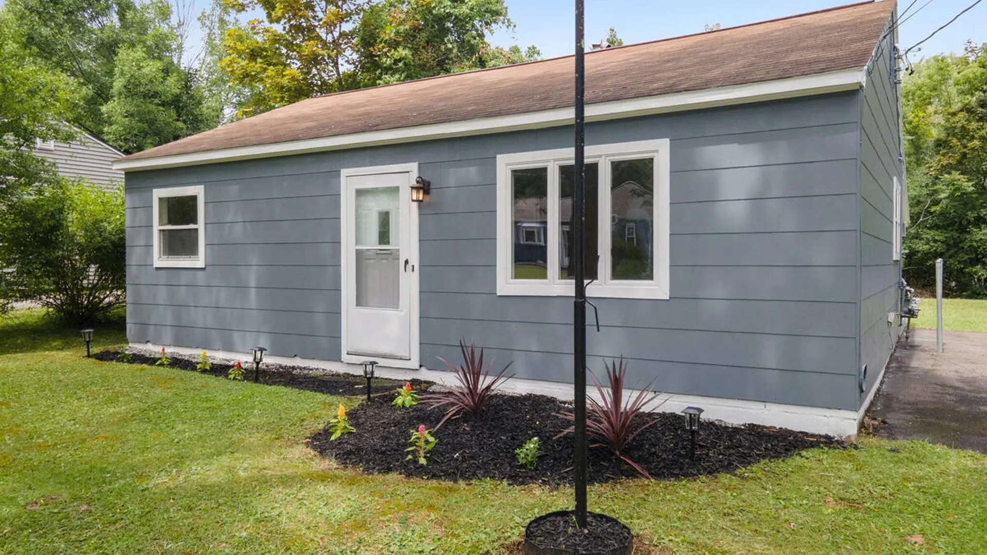 Property at 3 Riverview Drive, Colonie, NY 12309 3