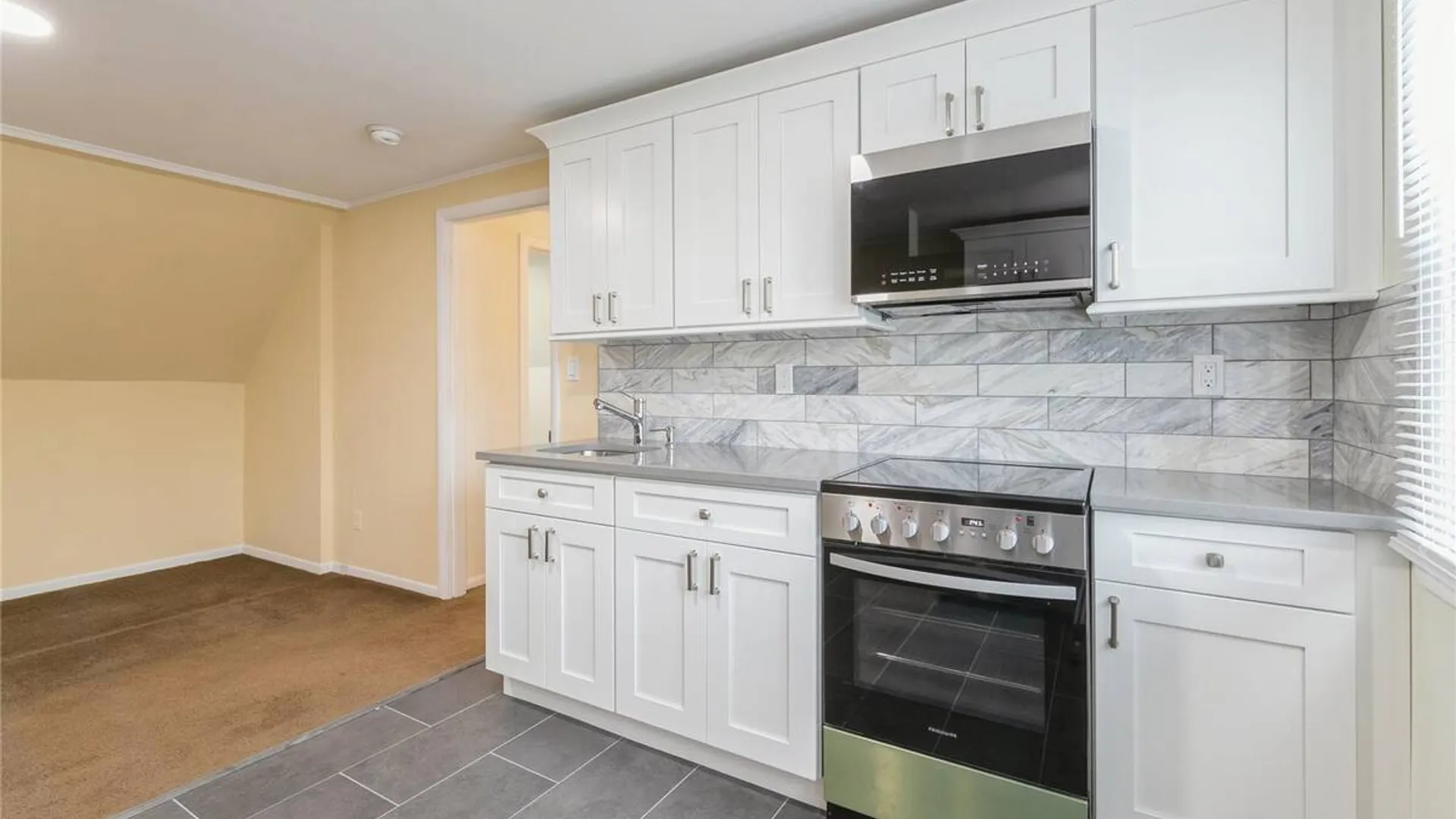 Property at 11 Deauville Parkway, Lindenhurst, NY 11757 10