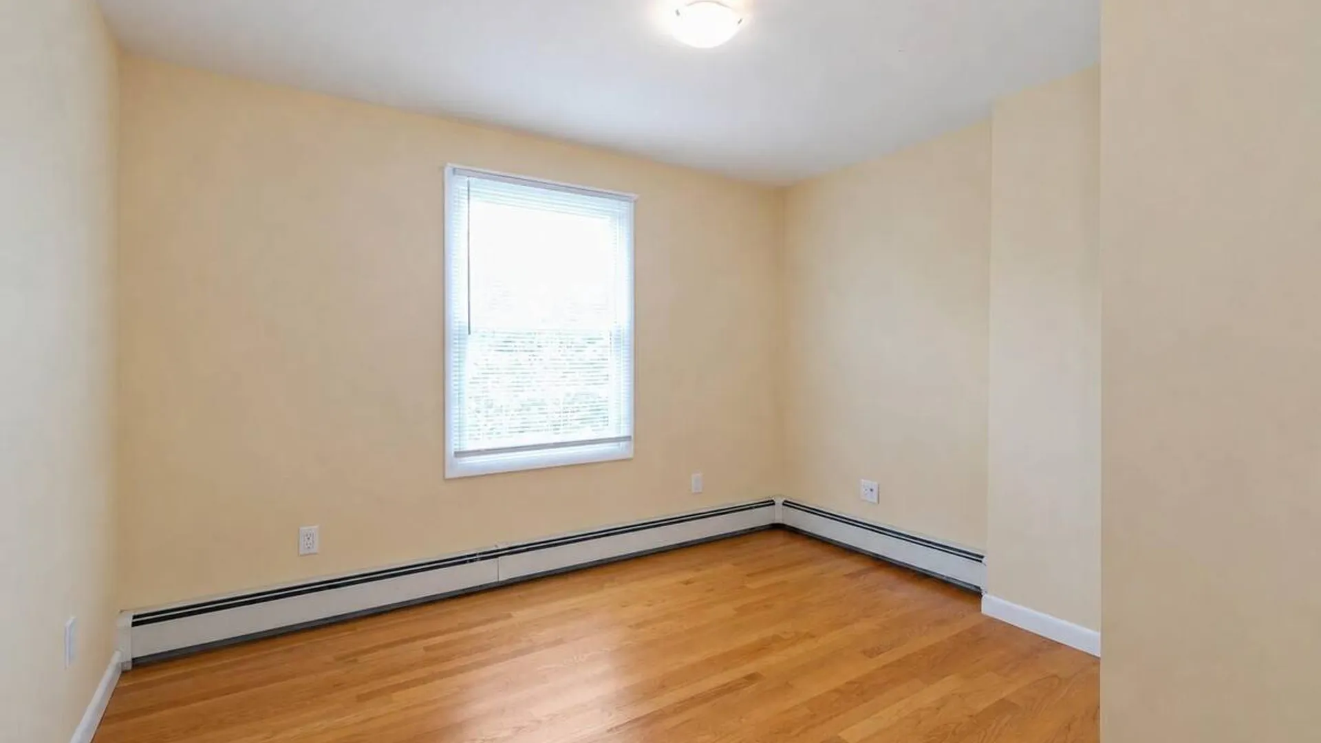 Property at 11 Deauville Parkway, Lindenhurst, NY 11757 18