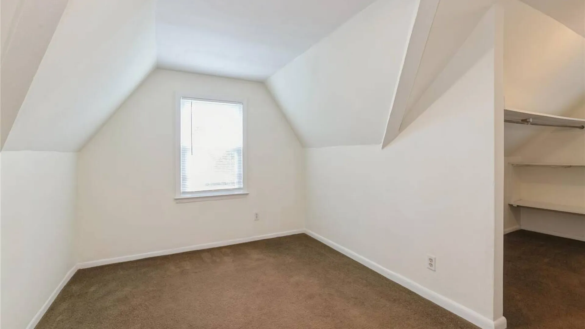 Property at 11 Deauville Parkway, Lindenhurst, NY 11757 23