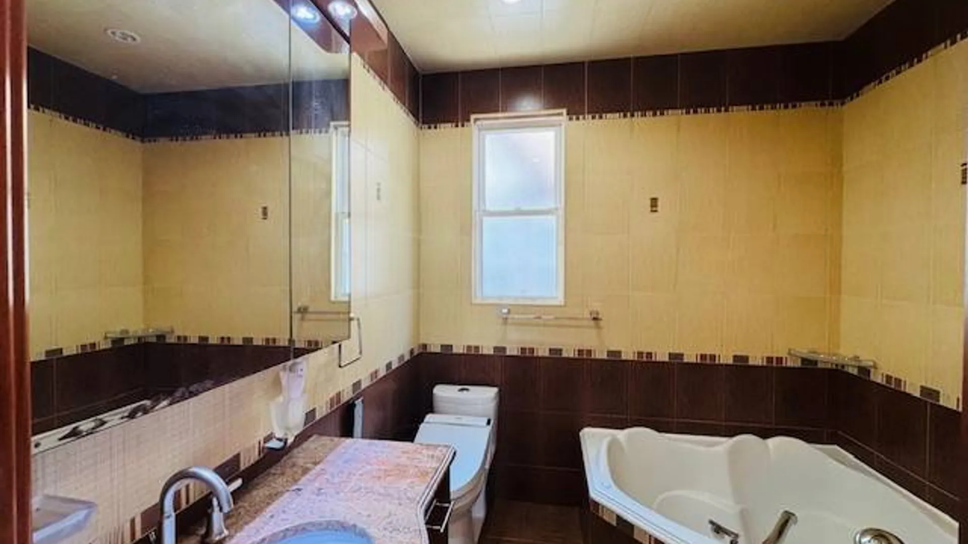 Property at 80-42 168th Street, JAMAICA ESTATES, NY 11432 17
