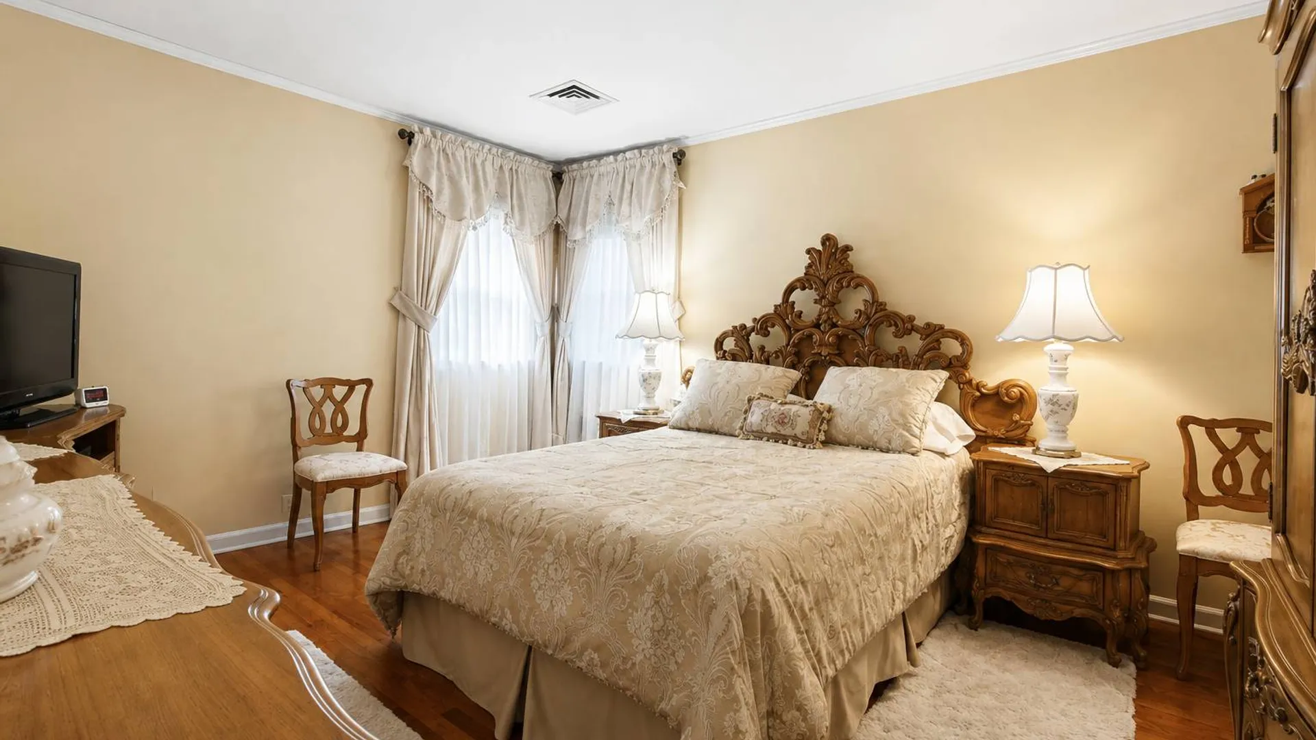 Property at 28-35 Bell Blvd, Bayside, NY 11360 7