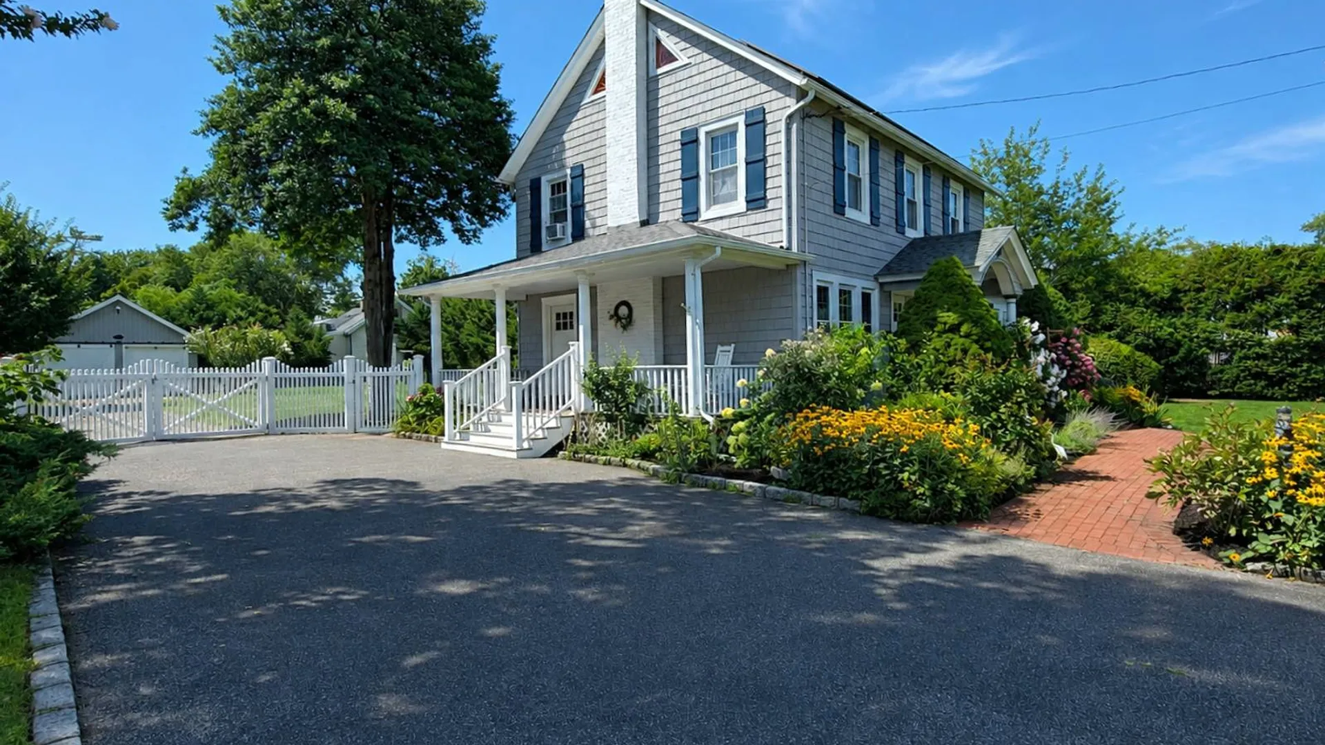 Property at 9 Ocean Ave, Amityville, NY 11701 4