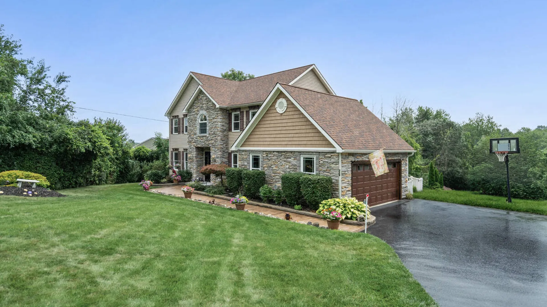 Property at 316 Farm To Market Road, Halfmoon, NY 12118 3