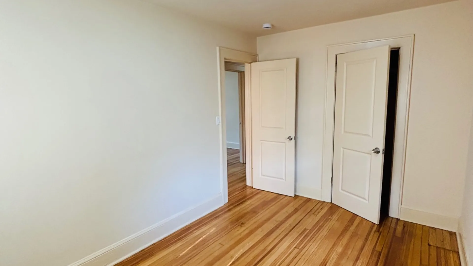 Property at 29 Roosevelt st, Glen Cove, NY 11542 11