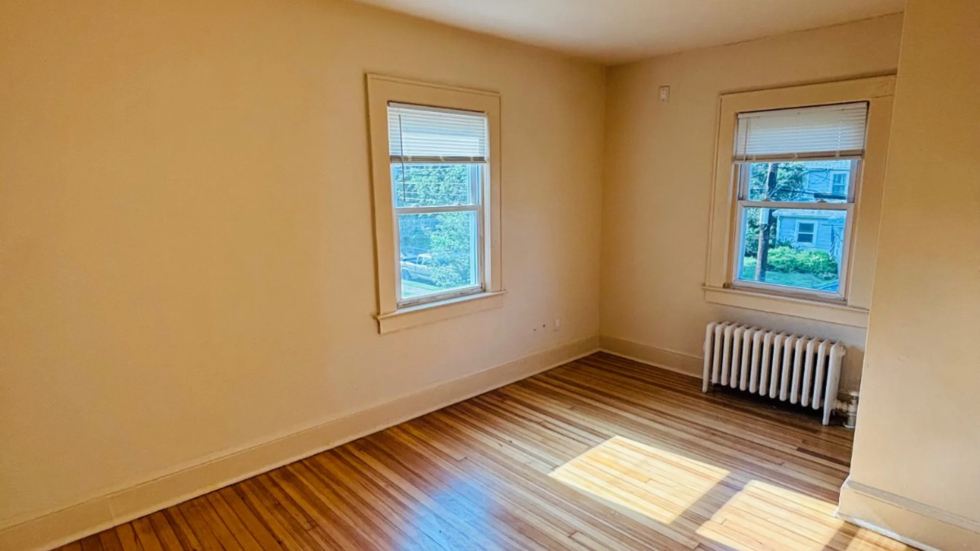 Property at 29 Roosevelt st, Glen Cove, NY 11542 10