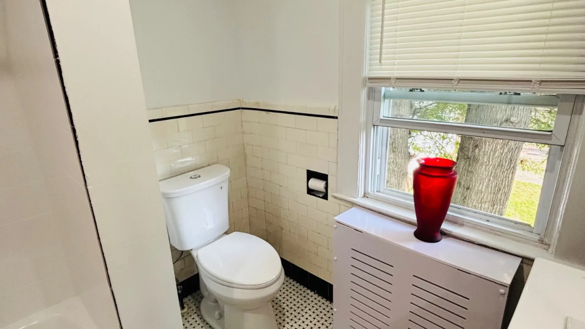 Property at 29 Roosevelt st, Glen Cove, NY 11542 16