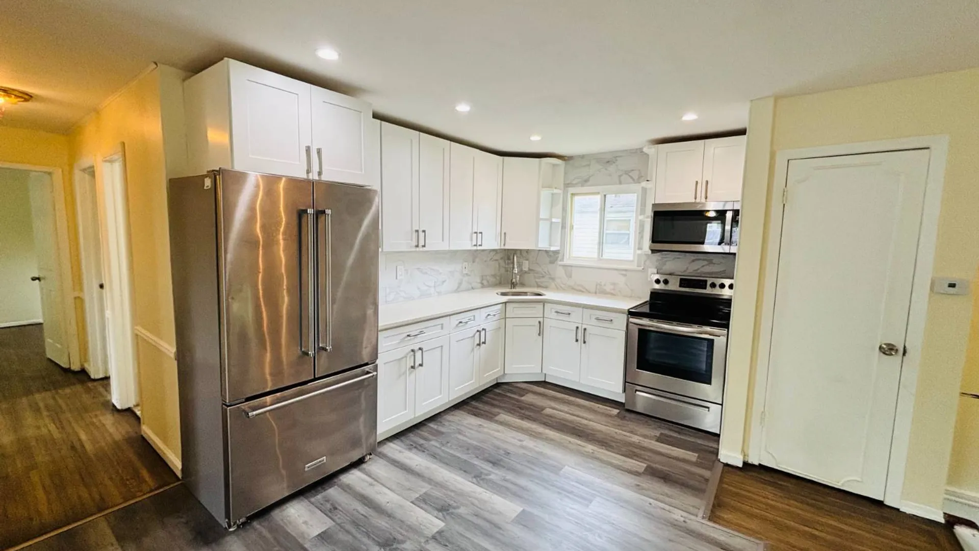 Property at 537 Lakeway Dr, West Babylon, NY 11704 3