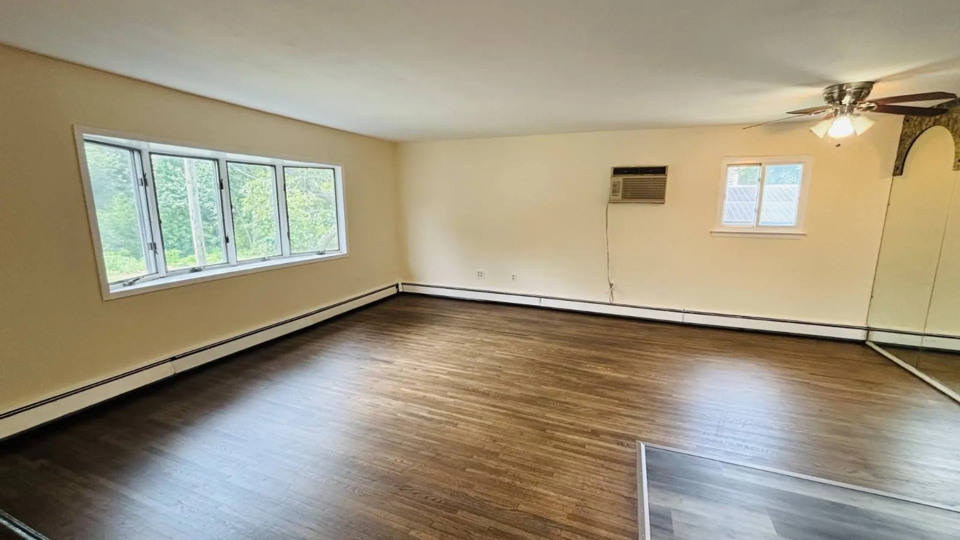 Property at 537 Lakeway Dr, West Babylon, NY 11704 4