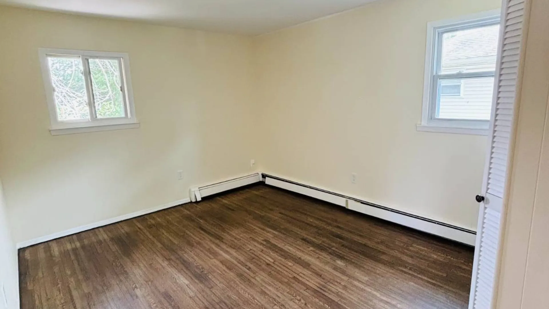 Property at 537 Lakeway Dr, West Babylon, NY 11704 13