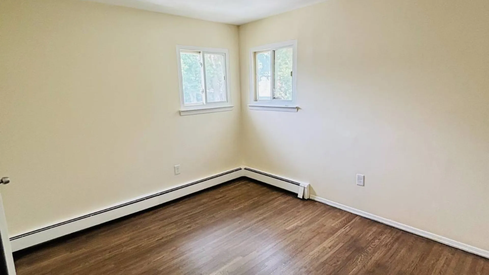 Property at 537 Lakeway Dr, West Babylon, NY 11704 12