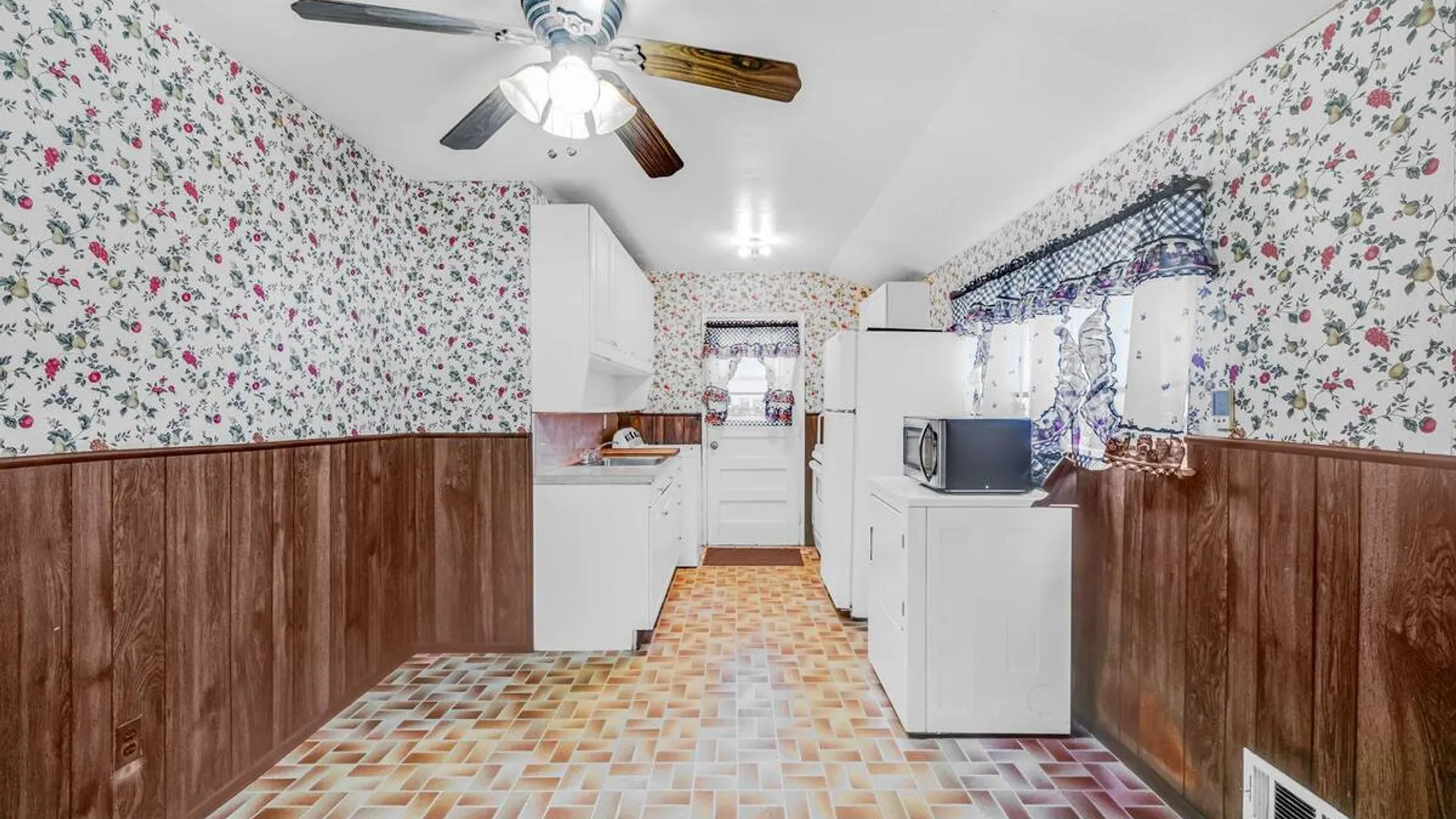 Property at 2715 Falcon Avenue, Medford, NY 11763 4