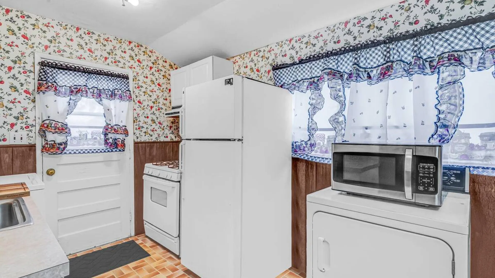 Property at 2715 Falcon Avenue, Medford, NY 11763 5